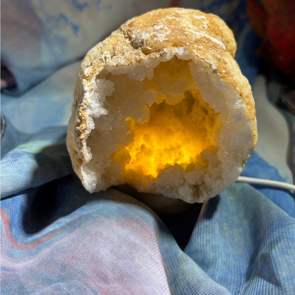 Natural Geode Lamp with Warm Glow